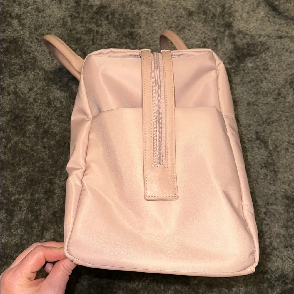 Bèis Commuter Duffle in Atlas Pink - Picture 4 of 11